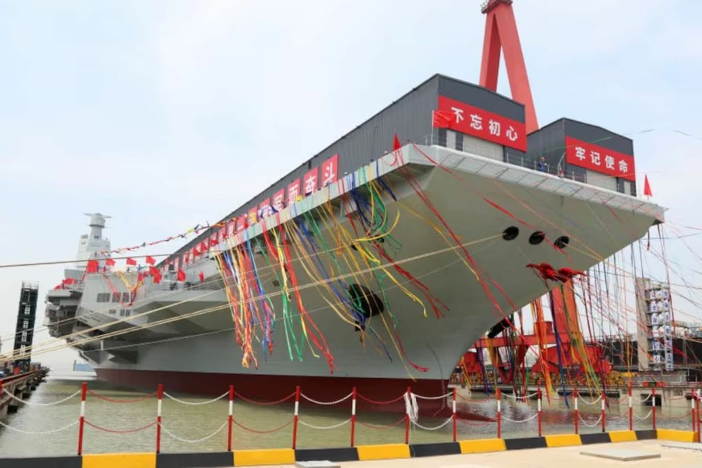 En plena rivalidad con EU, China muestra su 'músculo' naval con el nuevo portaaviones Fujian