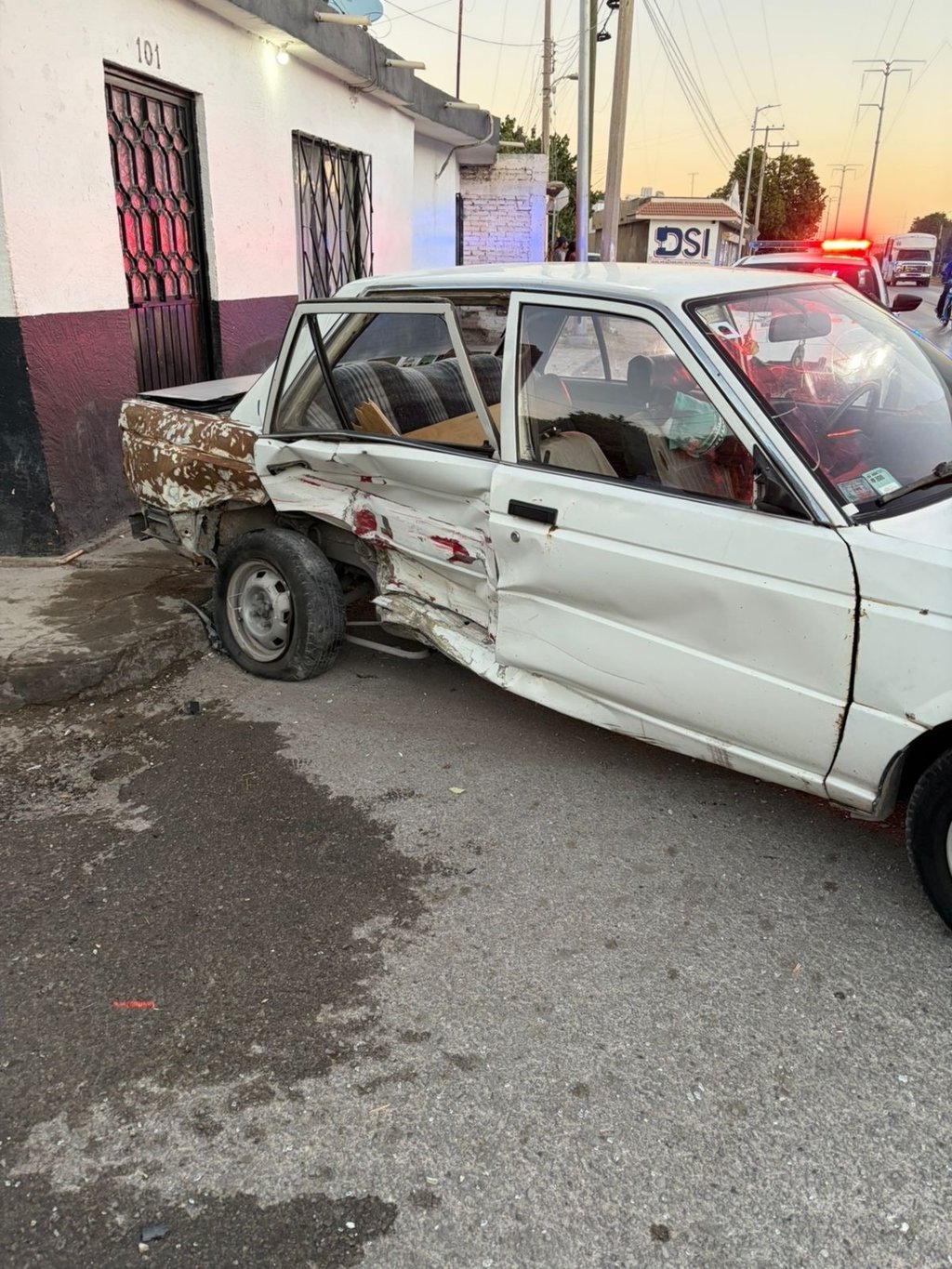 Accidente. Un adulto mayor provocó un choque al girar sin precaución en Gómez Palacio.