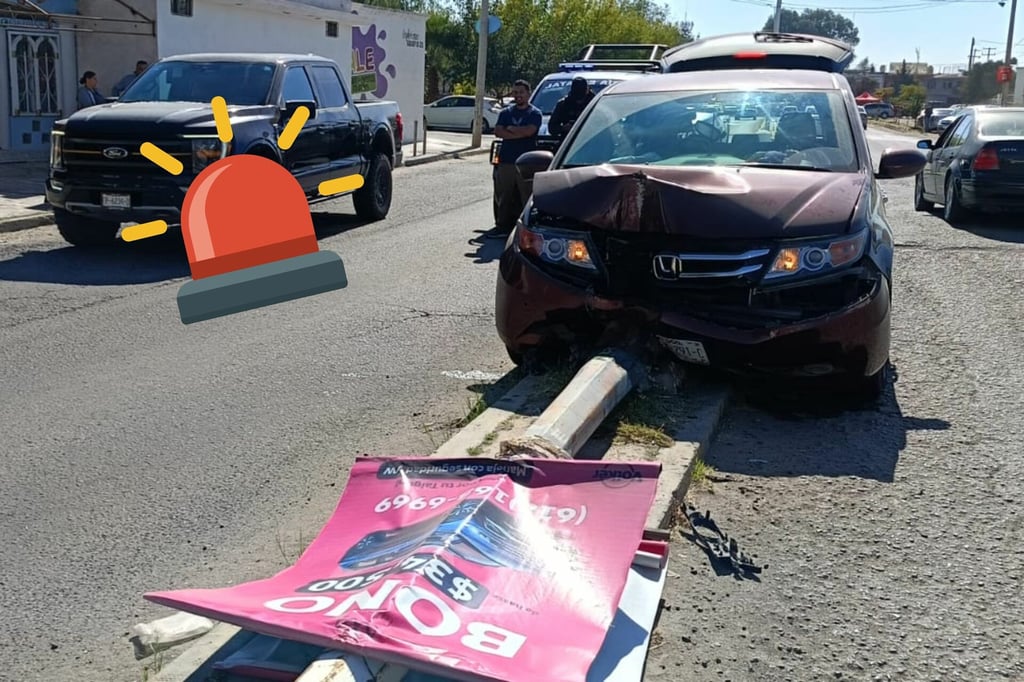 Pierde el control por atrapar a su mascota y derriba un poste en el bulevar Dolores del Río