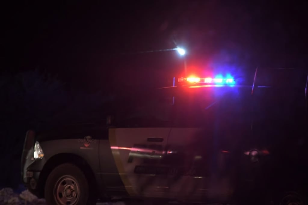 Hecho. Tres adolescentes fueron de fiesta con un adulto, sin permiso.