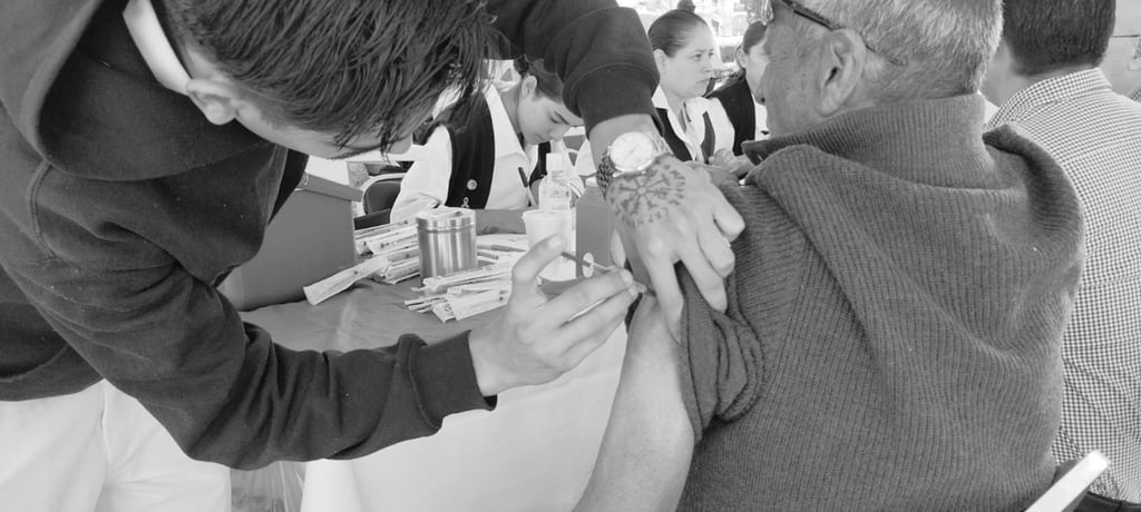 Cobertura. La campaña invernal de vacunación se mantiene por todas las instancias de salud en el estado.