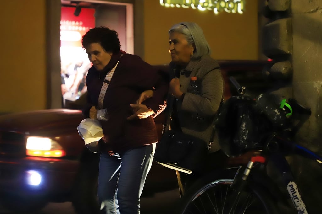 Clima. Ya las noches suelen ser muy frescas y la gente requiere el uso de alguna chamarra.