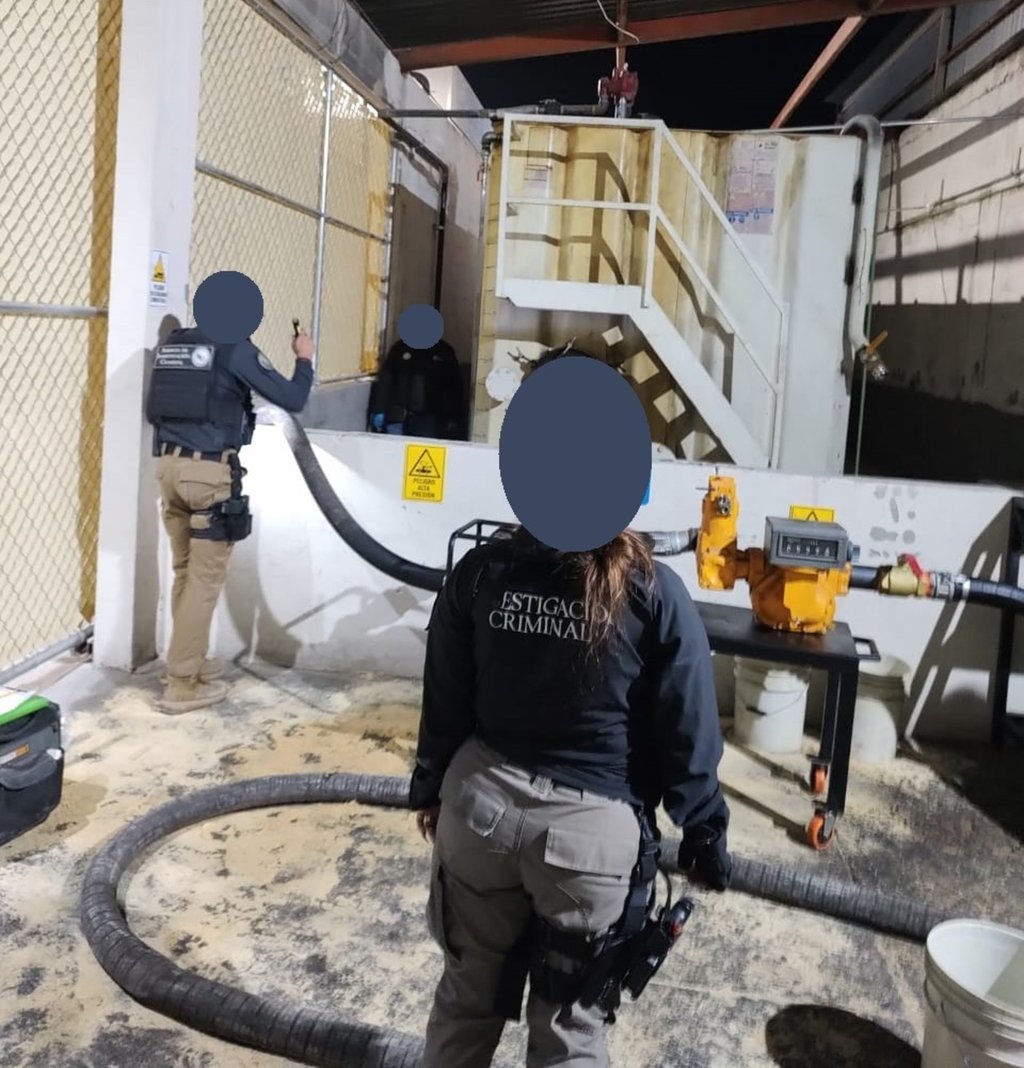 Labor. La FGR aseguró hidrocarburo en dos inmuebles de La Laguna.