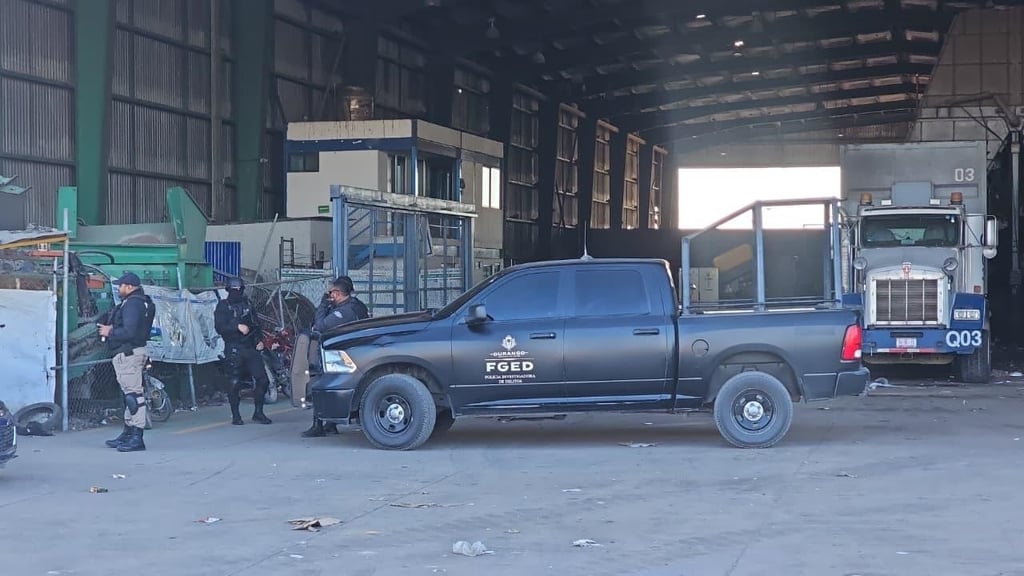 Respaldo. Autoridades estatales acudieron para asegurar el área, mientras que elementos de la Secretaría de la Defensa Nacional maniobraron la granada encontrada.