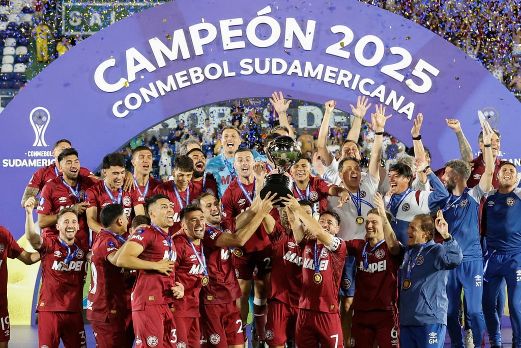 Afición. Paraguay recibió 24.023 visitantes con motivo de la final única de la Copa Sudamericana celebrada en Asunción, de la que se coronó campeón el argentino Lanús.