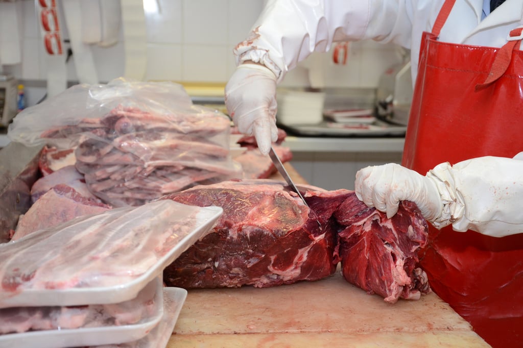 Ventas. Han bajado las ventas en las carnicerías locales ya que, por el elevado costo de la carne, las personas ahora adquieren una menor cantidad.