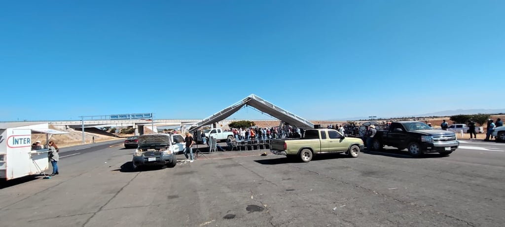 Megabloqueo de carreteras causa caos