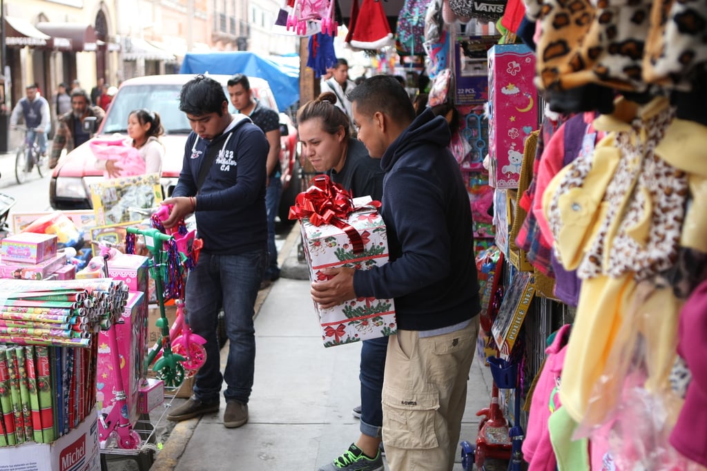 Navideña. Es en diciembre cuando se ve mayor actividad económica en la ciudad, por lo que autoridades pretenden que se realicen las ventas en orden.