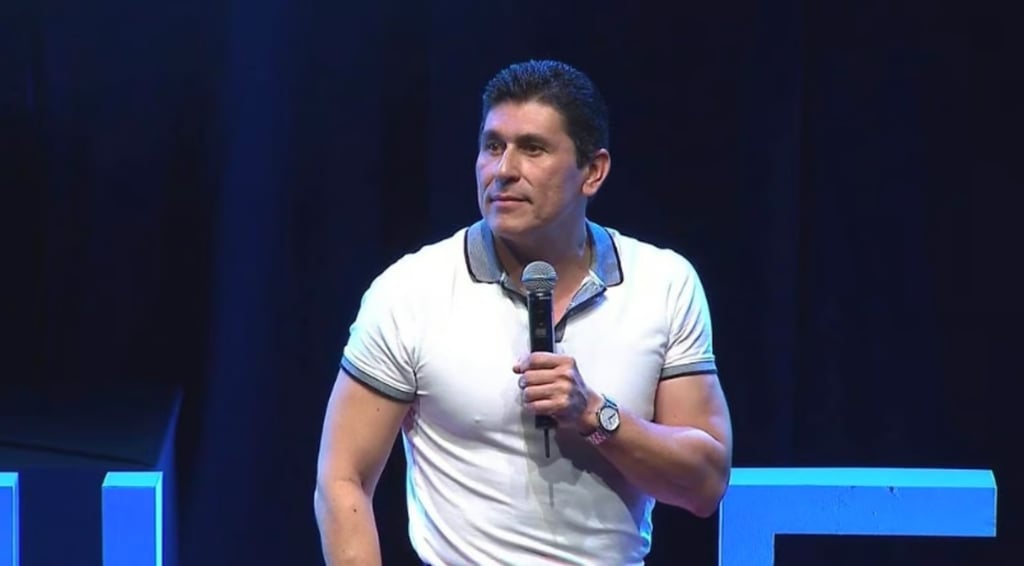 Apoyo. Cada año, el conferencista apoya la causa del CEID, para brindar atención a personas con discapacidad visual. 