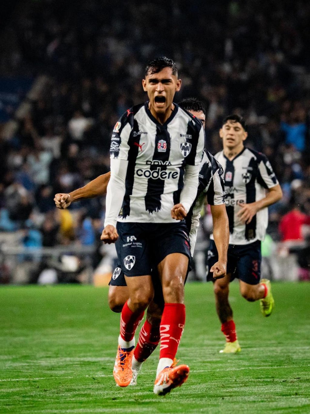 Dominador. Rayados toma una ventaja importante de cara a la vuelta en la Ciudad de los Deportes. América, que terminó mejor posicionado en la fase regular, necesitará ganar por diferencia de dos goles para igualar la serie.