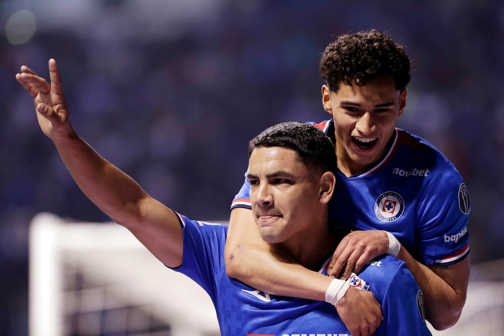 Redención. Cruz Azul terminó tercero de la tabla de posiciones; en su último partido mostró falta de personalidad y perdió ante los Pumas UNAM, lo cual le costó perder el liderato.