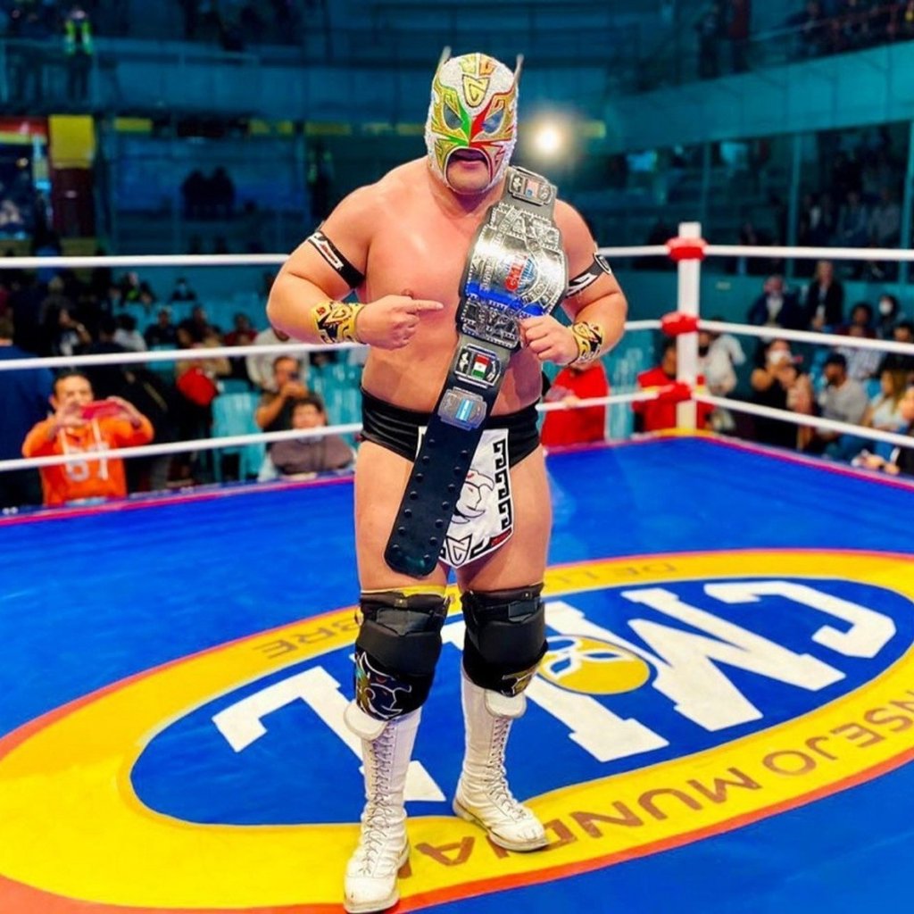 Fuerza. El duranguense, Campeón Mundial Completo del CMLL, reafirmó su reinado con una defensa triunfal frente a The Beast Mortos.