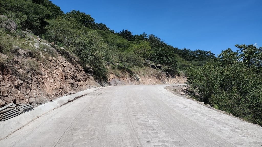 Rural. La imagen corresponde al avance que se lleva en el camino de San Pedro de Xícoras al mes de noviembre.