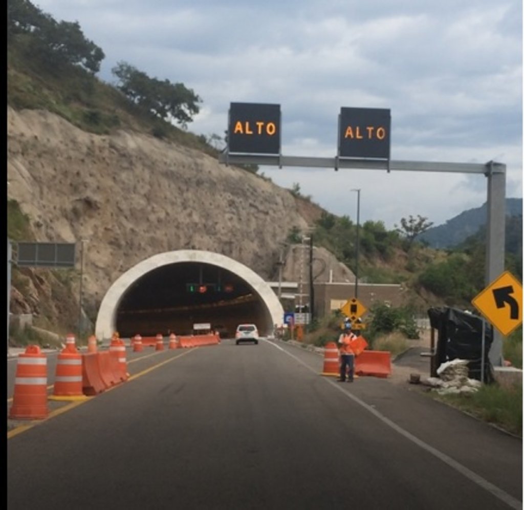 Ubicacicón. El accidente se registró a unos kilómetros de la ciudad de El Salto.
