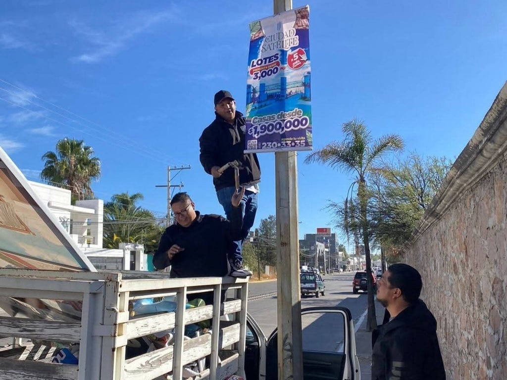 En los primeros días de noviembre las autoridades reportaron un retiro de mil 300 pendones.