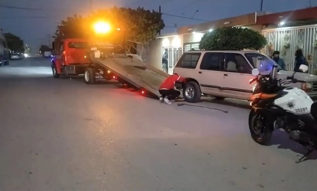 Hecho. Un conductor dormitó e impactó a tres vehículos estacionados en Bugambilias