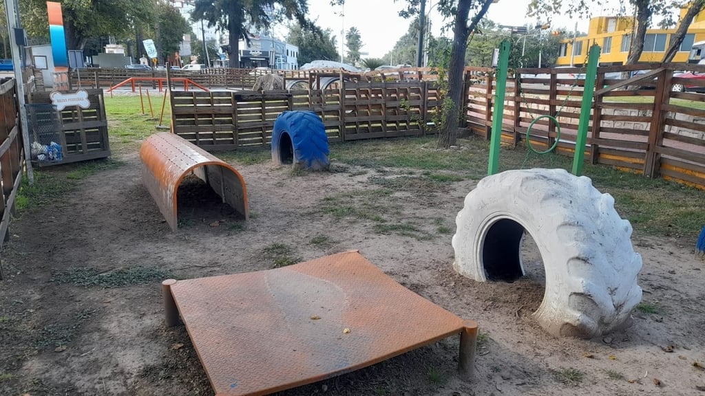 Único. Este espacio es el primero en la ciudad que es completamente para la recreación de los perros, aunque se han hecho propuestas de mejora o cambio de lugar.