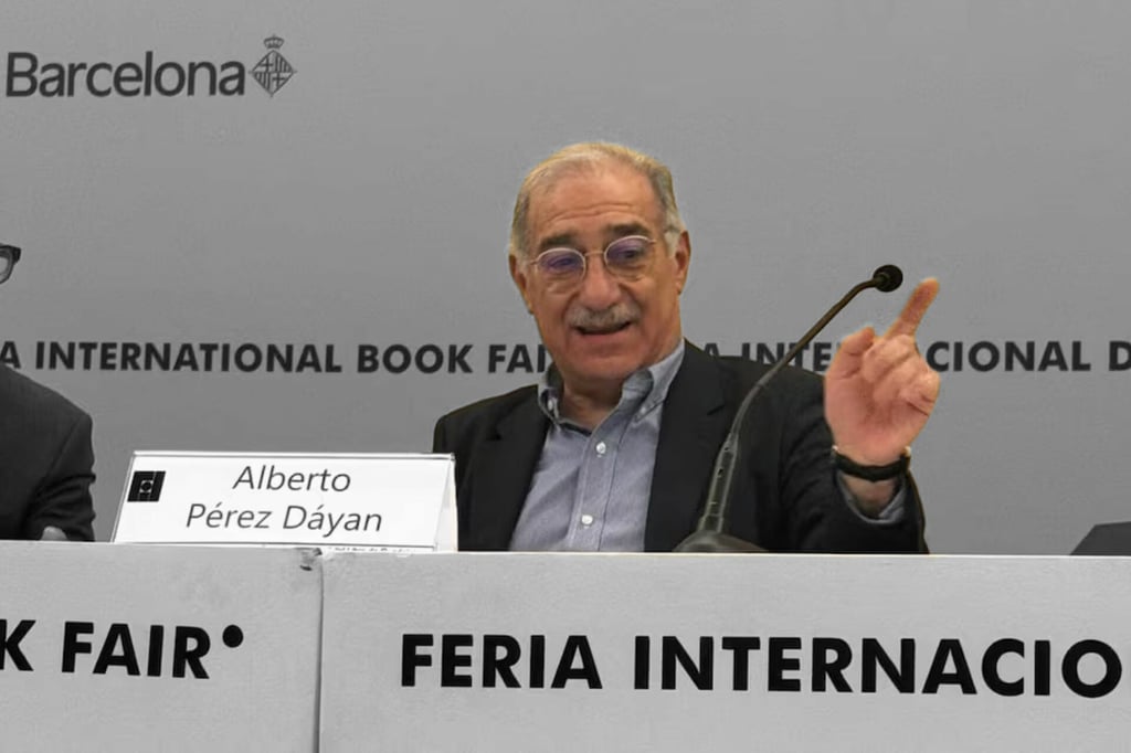 'Es un traidor': increpan a Pérez Dayán en la FIL Guadalajara por su voto en la reforma judicial