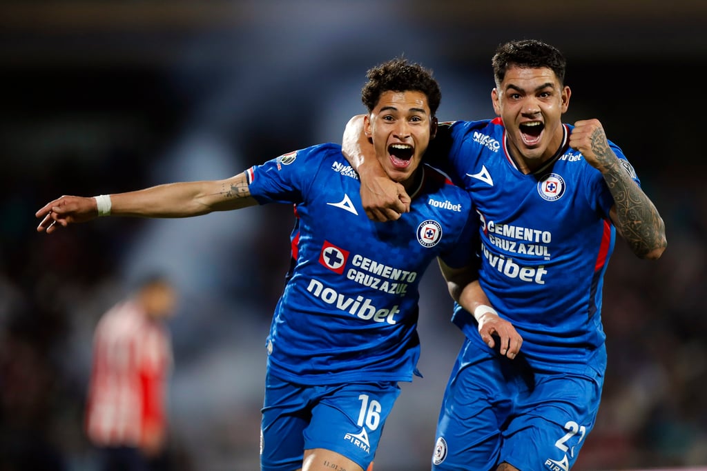 Liga MX: Cruz Azul elimina a las Chivas con un 3-2 en el Olímpico Universitario