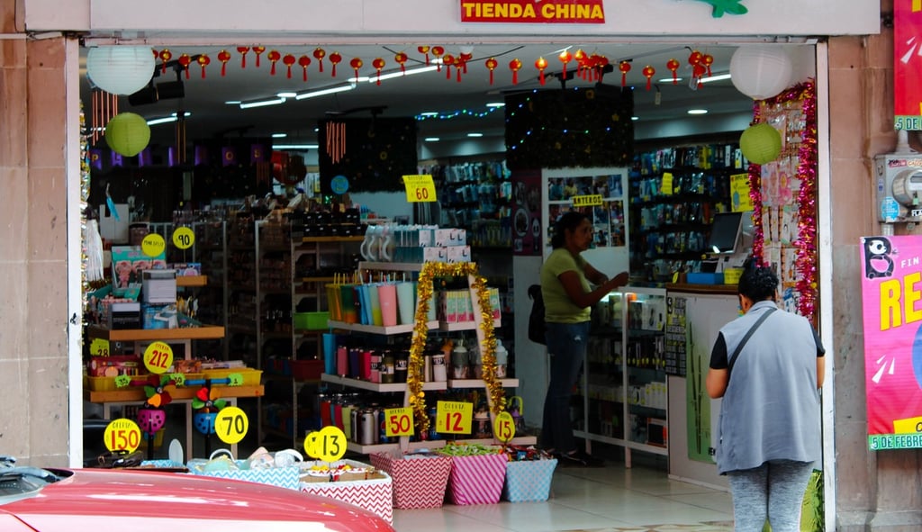 Estos negocios representan una competencia para los pequeños comercios que hay en los municipios.