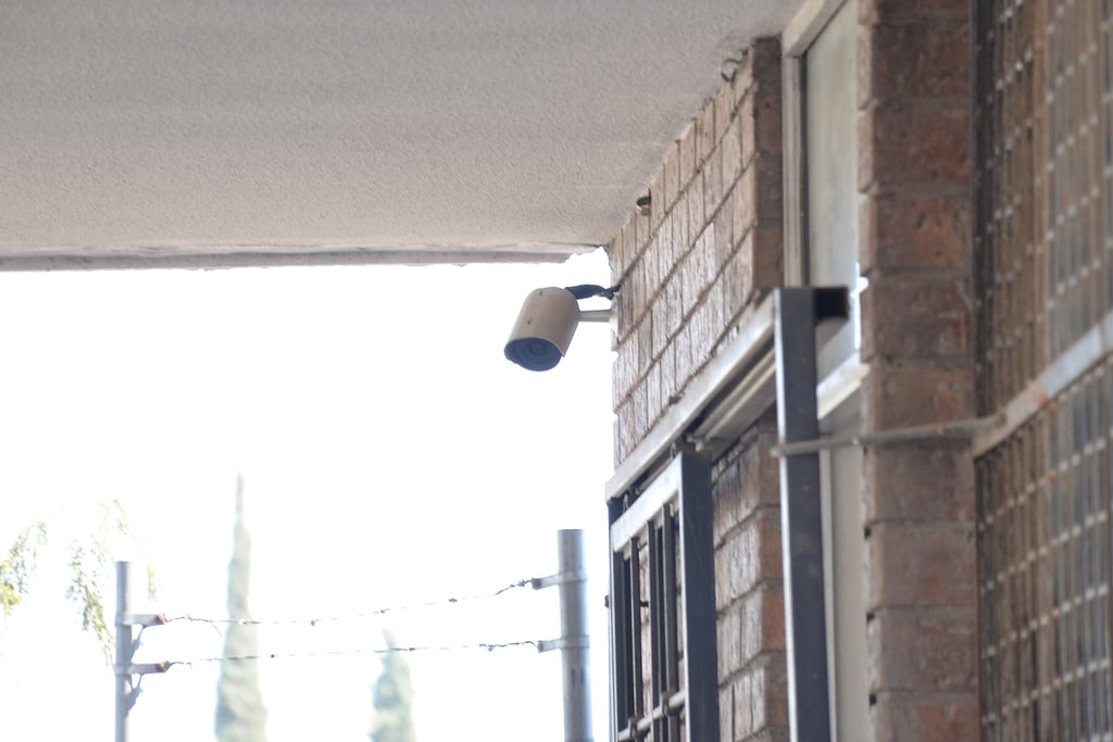 Medidas. Las empresas han tenido que destinar más recursos a la contratación de cámaras, alarmas o rejas.