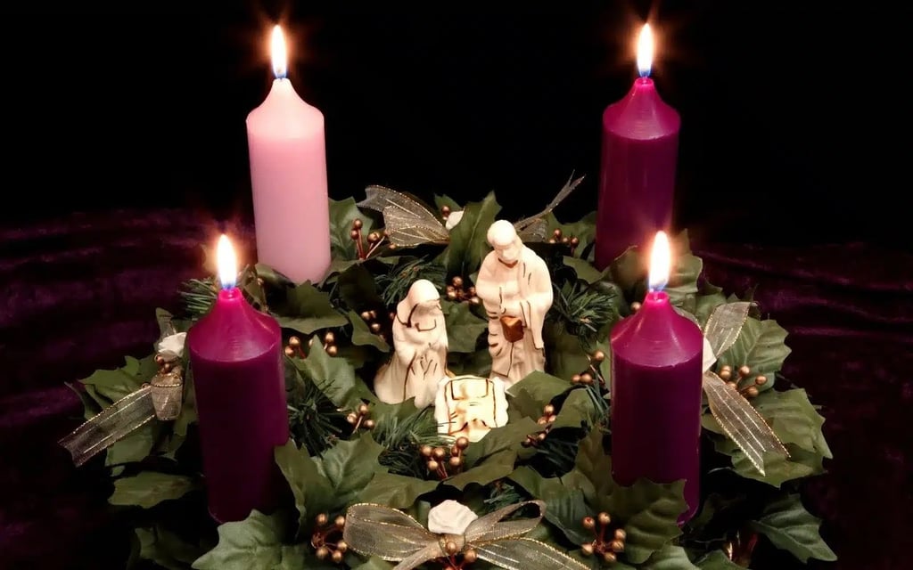 Significativa. Dentro de muchas comunidades cristianas, la corona de Adviento es un símbolo tradicional de los días previos a la Navidad.