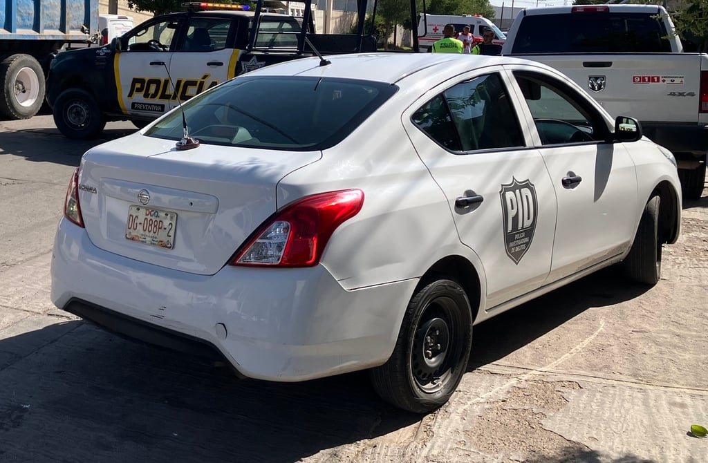 Hecho. Un agente del Ministerio Público dejó su vehículo en la vía pública y fue dañado en el parabrisas y el toldo.