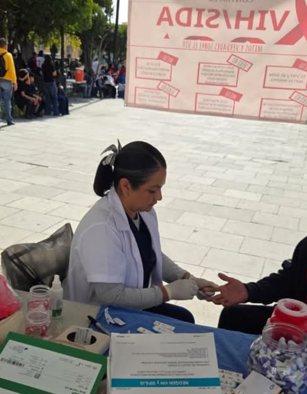Pruebas. En varios módulos de vacunación invernal no solo se aplican las vacunas contra la influenza o Covid; también se hacen pruebas para detectar VIH, sífilis, hepatitis C y antígeno prostático, entre otras más.