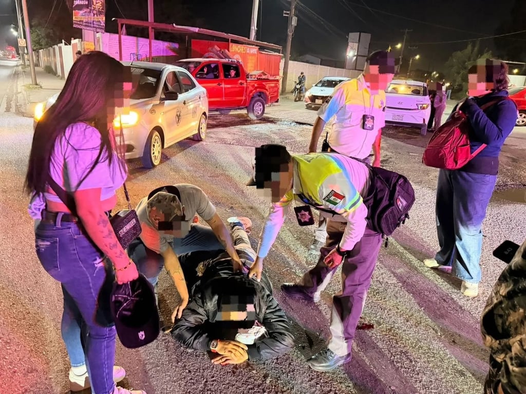 Percance. Una pareja de hermanos resultó lesionada tras un accidente de motocicleta en la colonia Armando del Castillo Franco, de Gómez Palacio.