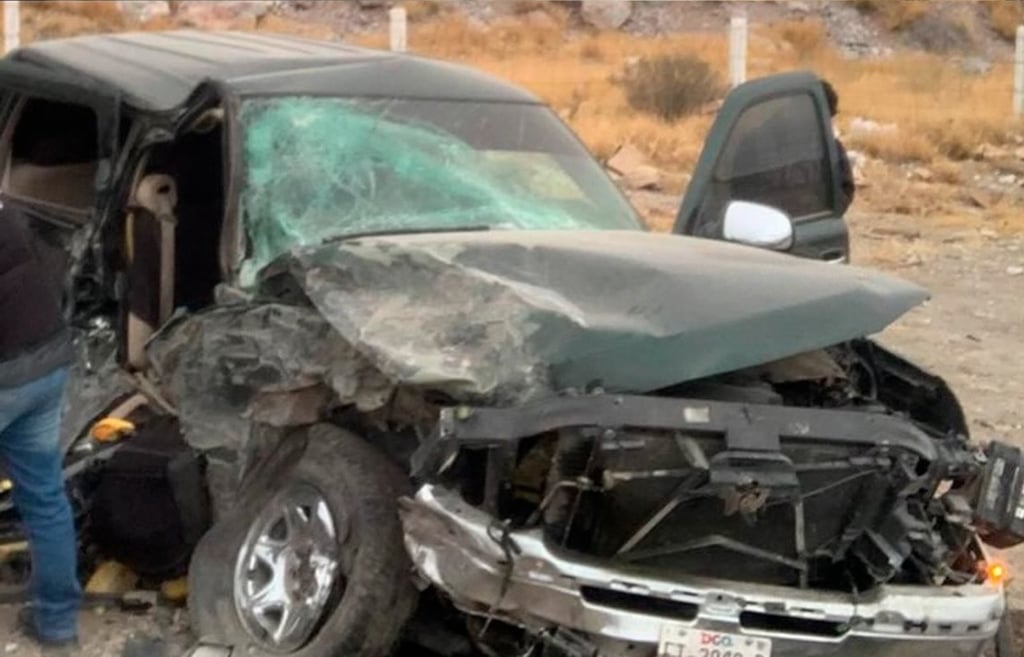 Deceso. Un choque frontal entre un tráiler y una camioneta dejó como saldo una persona fallecida y dos hombres lesionados.