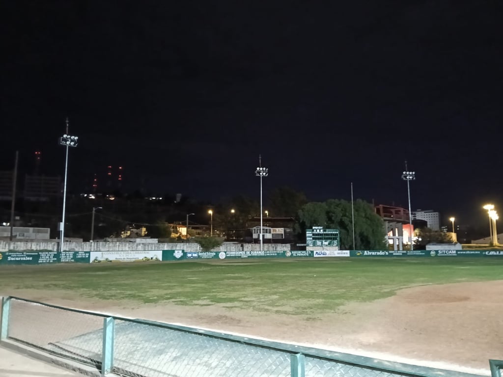 Ladrones dejan a oscuras al Estadio 'Carita' Medina