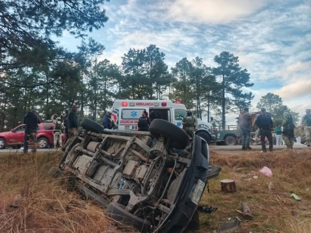 Accidente. Cuatro personas resultaron lesionadas cerca de El Salto, municipio de Pueblo Nuevo.
