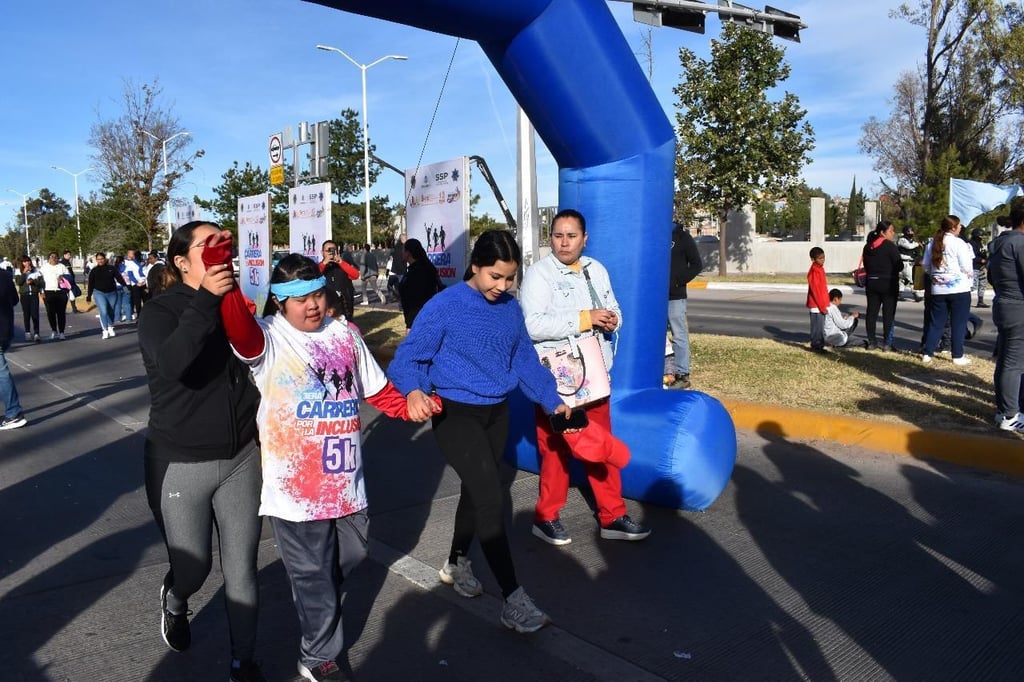 Valor. Más de mil corredores se dieron cita para participar en una jornada que buscó visibilizar la importancia de la igualdad.