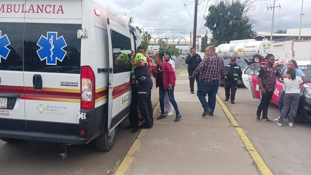 Labor. Paramédicos de Cruz Roja y SEEM lograron salvarle la vida a un menor que había caído a una cubeta con agua.