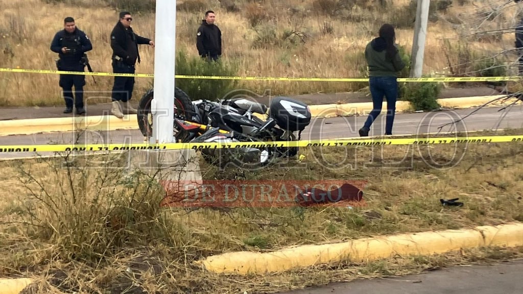 Motociclista muere tras perder el control y chocar contra un poste cerca de Unidad Deportiva 450