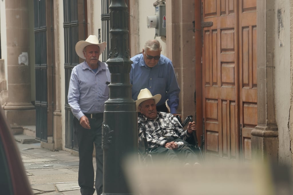 Asignación. A pesar de que en una familia entre todos los integrantes apoyan para el cuidado de un adulto mayor, en la mayoría de los casos una persona toma la tarea.