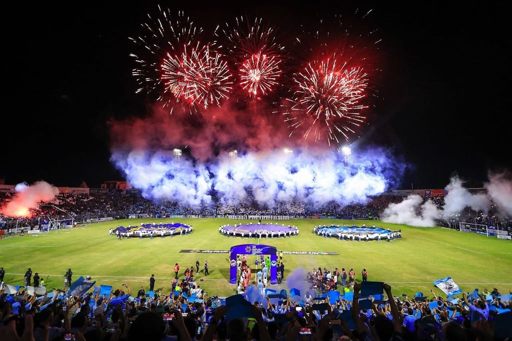 Emotivo. Fue una noche de tensión y gloria en el Estadio Tamaulipas, con casi 20 mil aficionados celebrando la coronación.