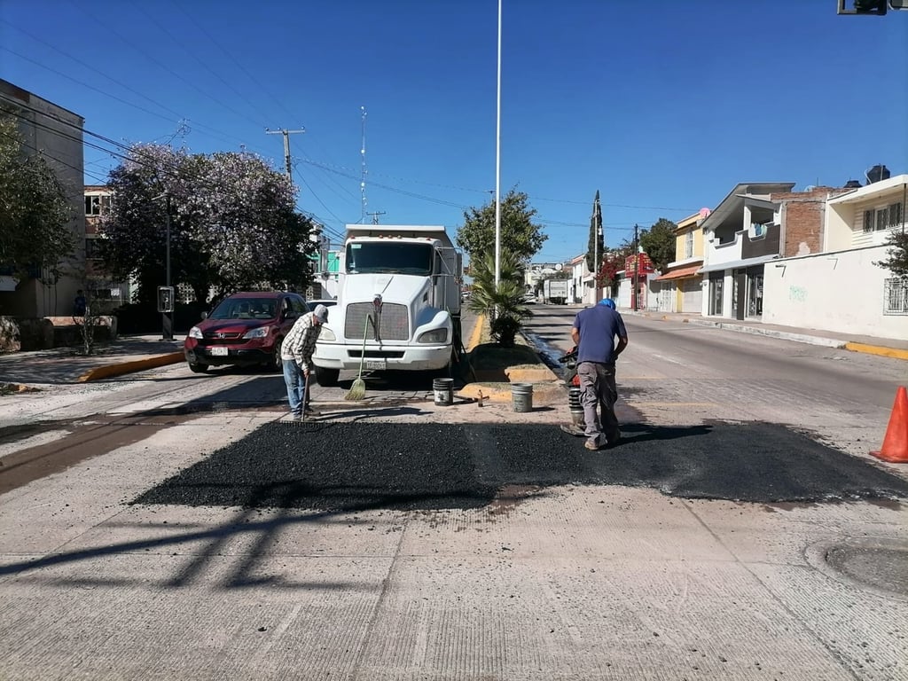 Tras la denuncia publicada por El Siglo de Durango, acudió una cuadrilla de Obras Públicas.