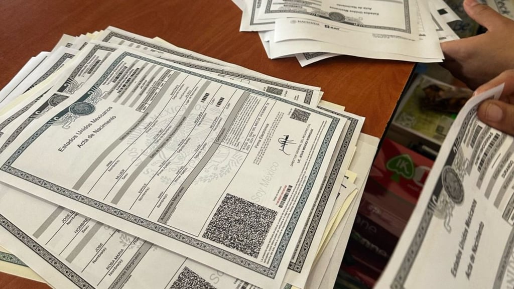 Delito. No se deben imprimir documentos como actas de nacimiento en papelerías, ya que no se cuenta con autorización.