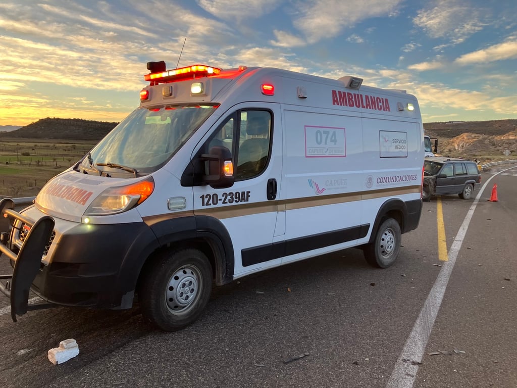 Accidente. Un tractocamión volcó en la Durango-Mazatlán; el conductor perdió la vida antes de llegar a la caseta de Coscomate.