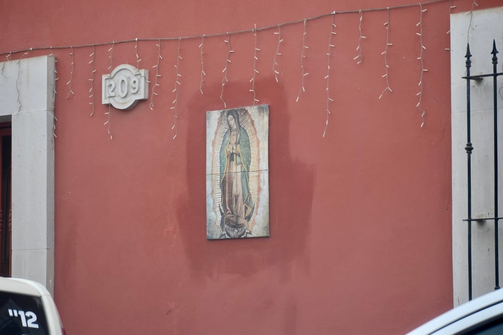 La Virgen en fachadas