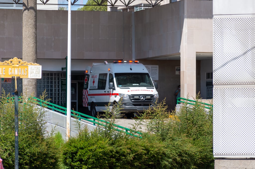 Caso. Un motociclista resultó gravemente herido después de que se impactó con un taxi por la salida a México.
