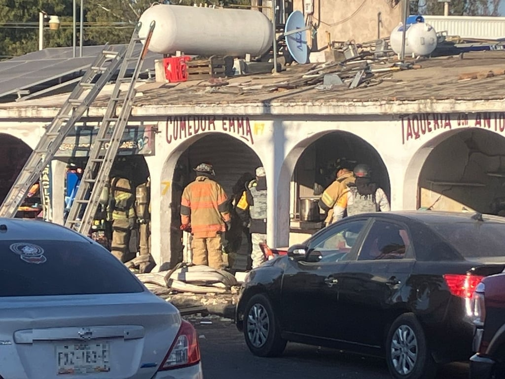 Hecho. Según Protección Civil Municipal, se trató de un flamazo de un tanque estacionario de gas LP, pero dejó daños estructurales en el local.