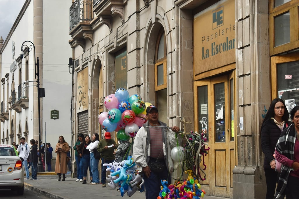 Globero. Lo que en su momento fue la diversión de cientos de niños hoy es un oficio que va desapareciendo poco a poco.













