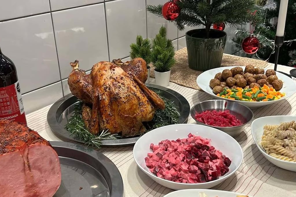 Cenas. Cada vez es más frecuente que las familias pidan la comida, en vez de prepararla. 