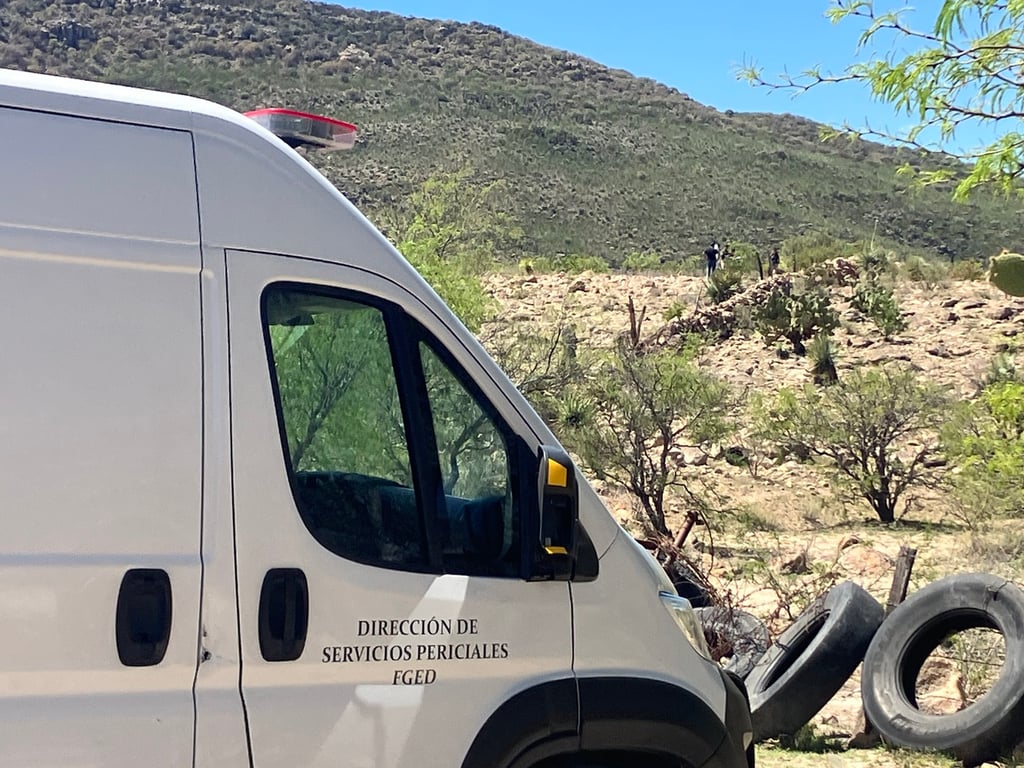 Dolor. Un minero perdió la vida al desbarrancarse en su camión, por un camino de Peñón Blanco.