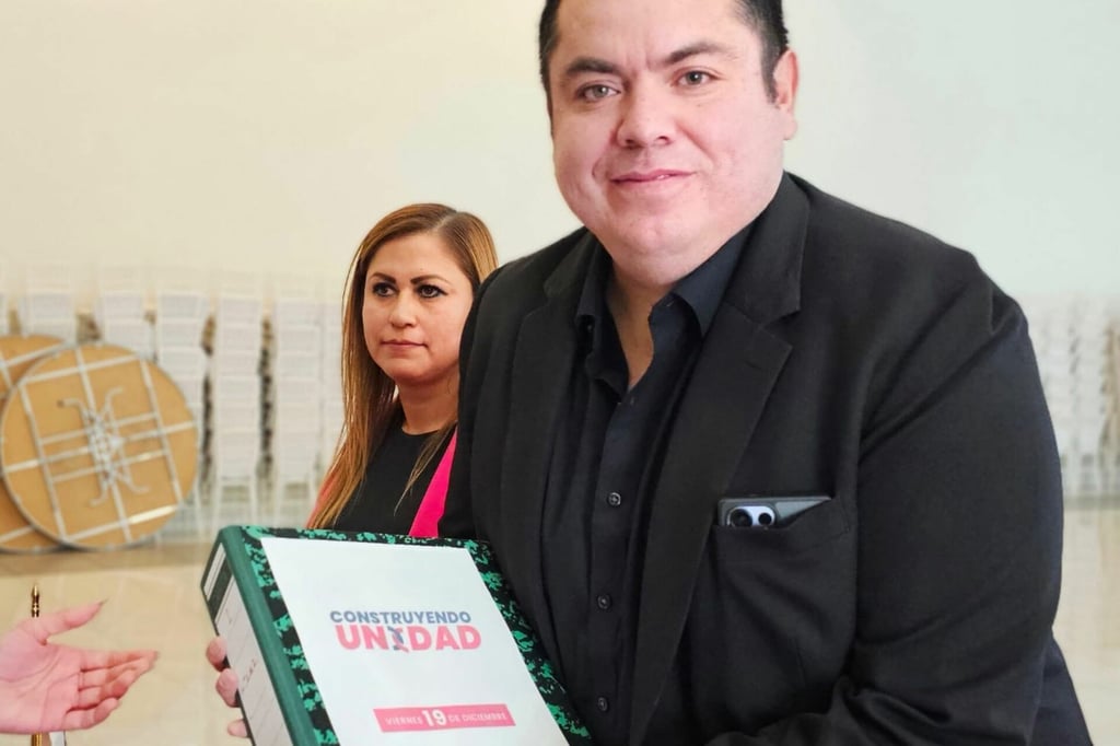 Iram Ciceña se registra por la dirigencia de la CMIC