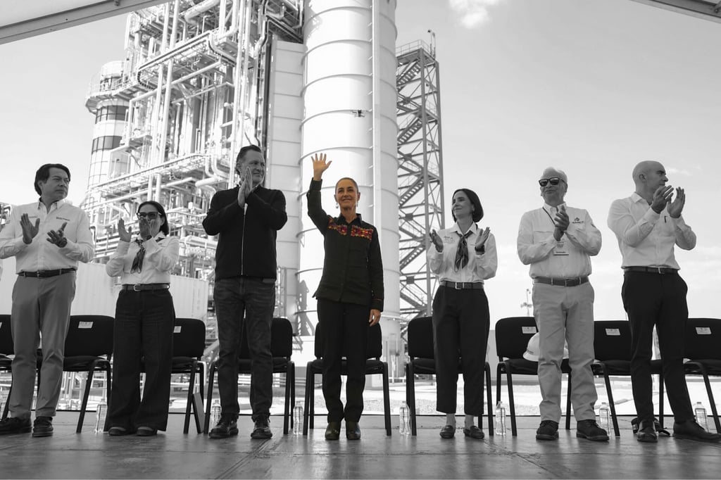 'Quiero mucho a la CFE'; Sheinbaum pone en marcha central eléctrica en Querétaro