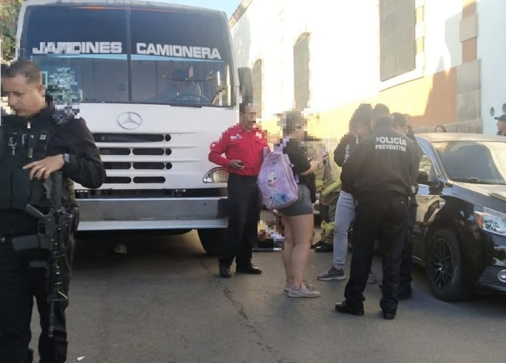 Incidente. Un hombre y su hija menor de edad resultaron lesionados la mañana del lunes 24 de noviembre, en la ciudad de Durango. El percance ocurrió alrededor de las 09:15 horas sobre la calle Fray Diego de la Cadena.