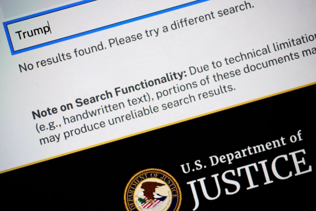 Departamento de Justicia rechaza que Trump influyera en retiro de fotos del caso Epstein